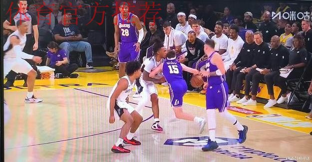 东契奇空砍35分 湖人不敌马刺